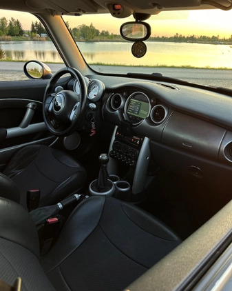 MINI Cooper S cena 11999 przebieg: 205000, rok produkcji 2003 z Wieliczka małe 211